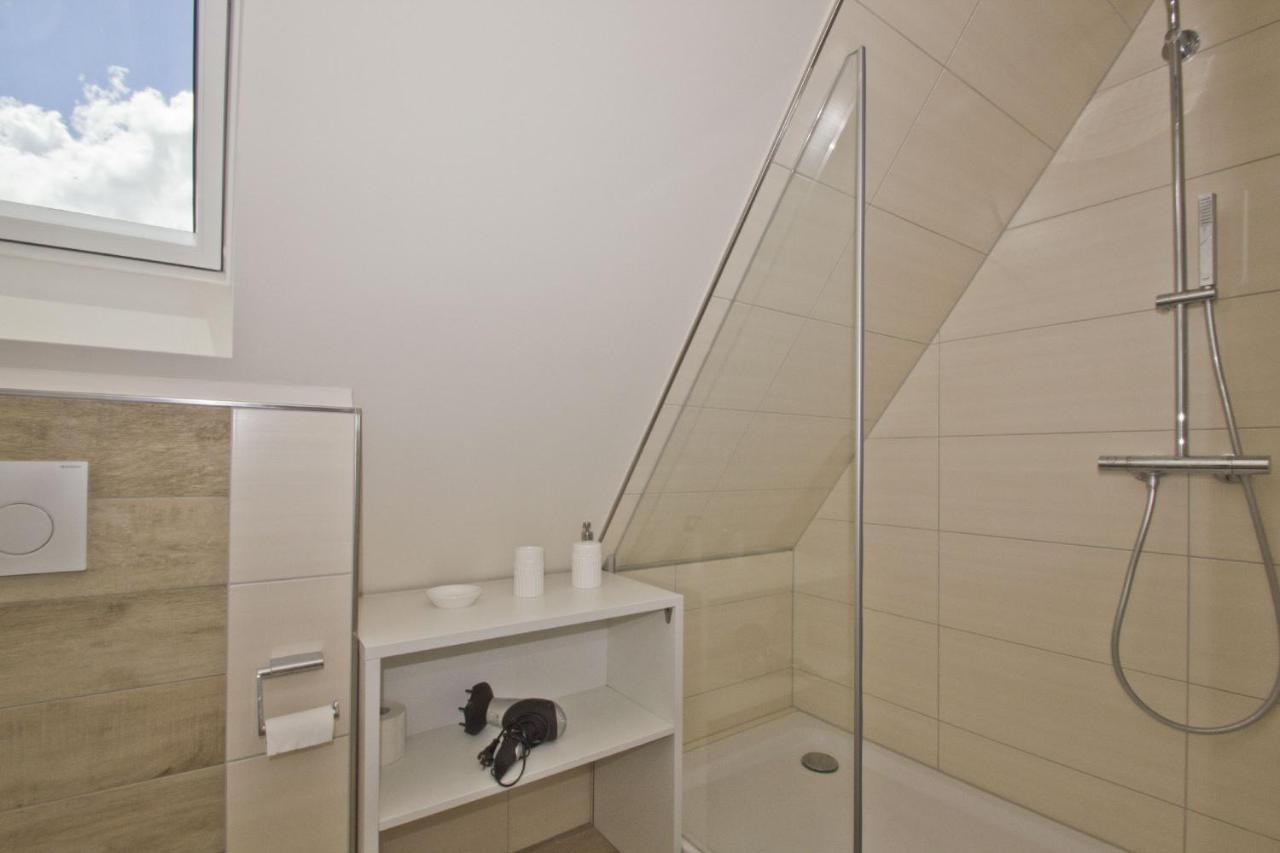 Ferienhaus Auszeit Fewo 03 - Dachterrasse, Ruhige Lage Middelhagen Bagian luar foto