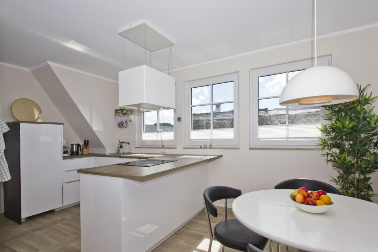 Ferienhaus Auszeit Fewo 03 - Dachterrasse, Ruhige Lage Middelhagen Bagian luar foto