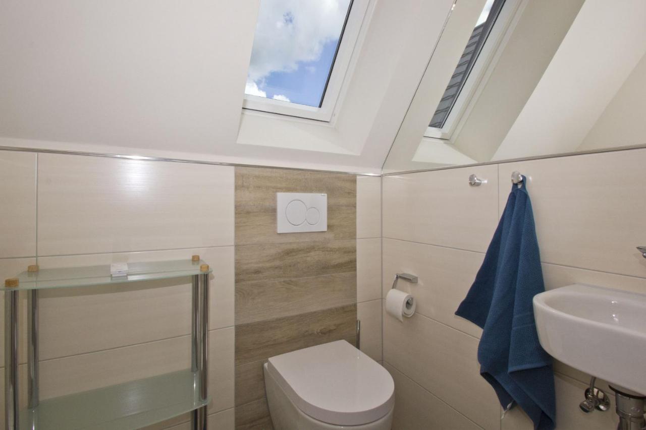 Ferienhaus Auszeit Fewo 03 - Dachterrasse, Ruhige Lage Middelhagen Bagian luar foto